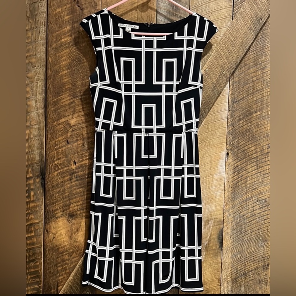 Maggy London cut out sleeves dress size 8